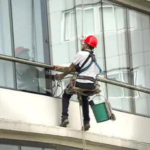 img-limpieza-de-vidrios-1-LCP